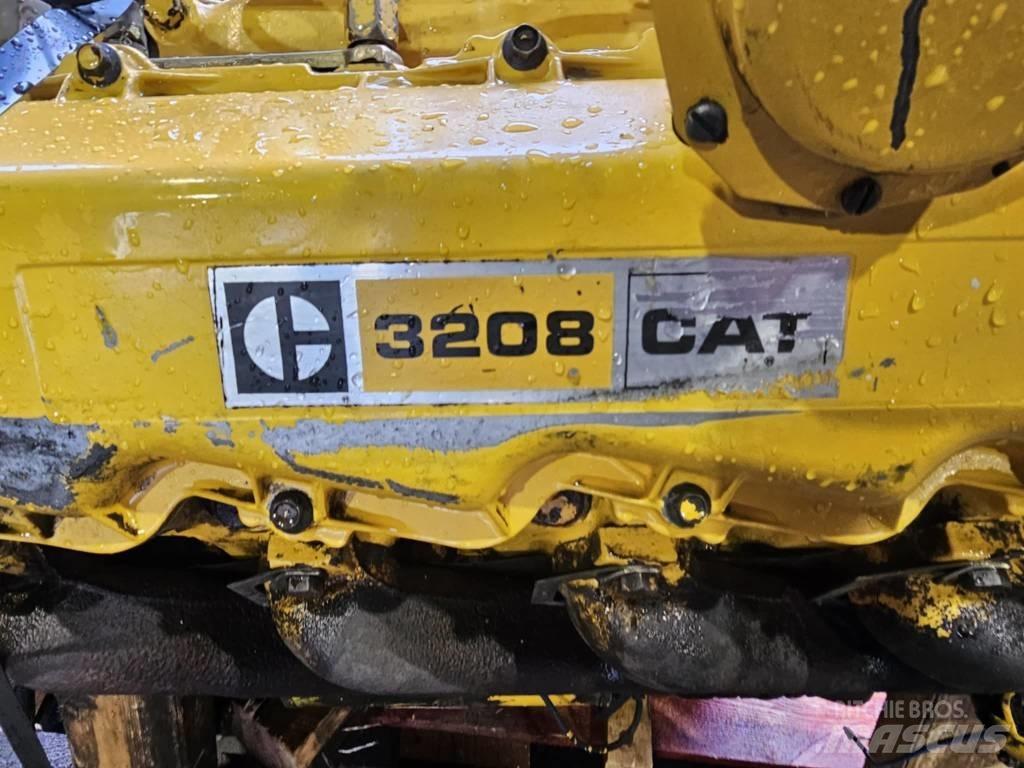 CAT 3208 エンジン