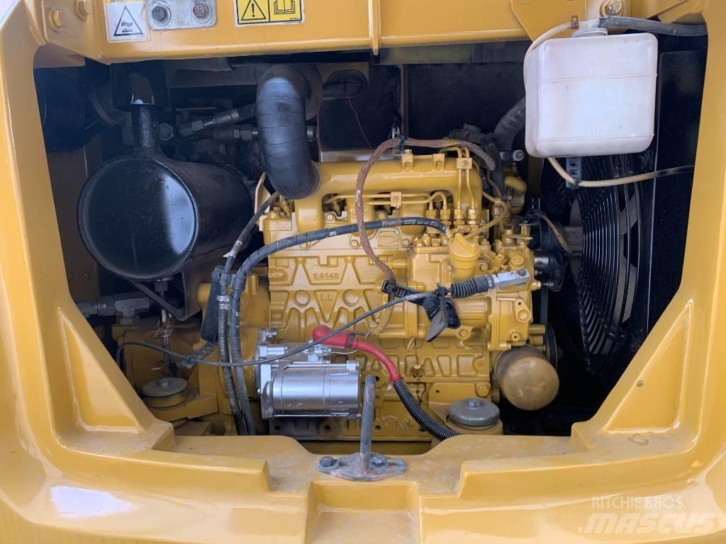 CAT 305.5E2 大型油圧ショベル12t以上（パワーショベル・ユンボ）