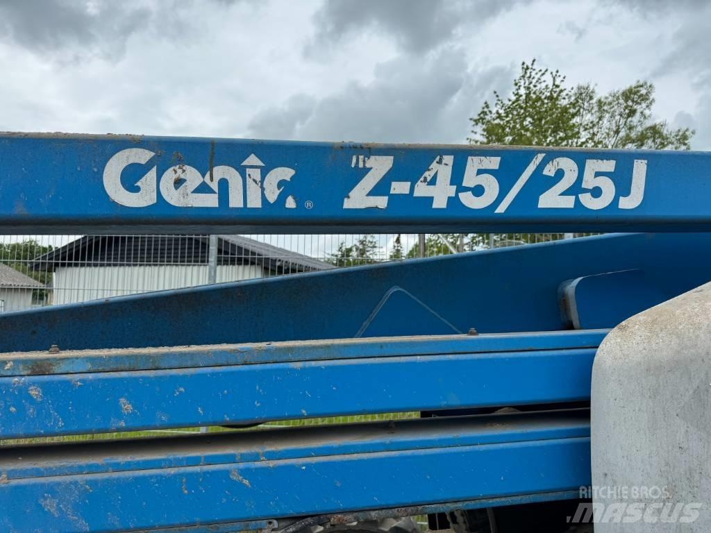 Genie Z 45/25 ブームリフト　屈伸型