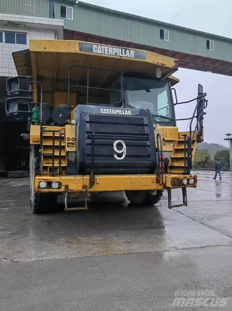 CAT 777E アーティキュレート式ダンプトラック