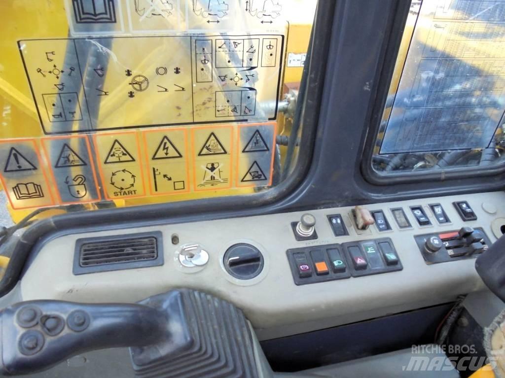 Komatsu PW 130ES-6K ホイール式油圧ショベル（パワーショベル・ユンボ・バックホー）