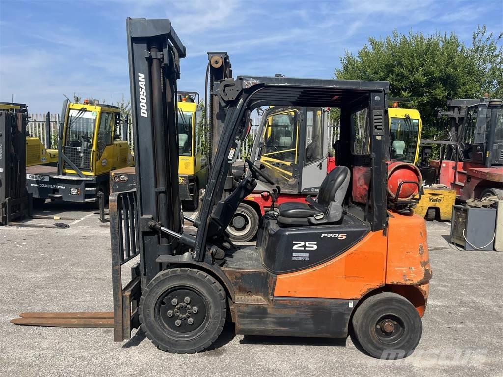 Doosan G25E-5 LPGフォークリフト