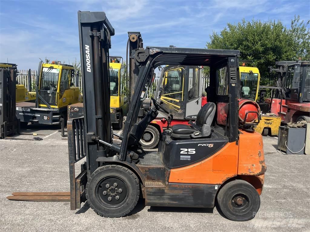 Doosan G25E-5 LPGフォークリフト