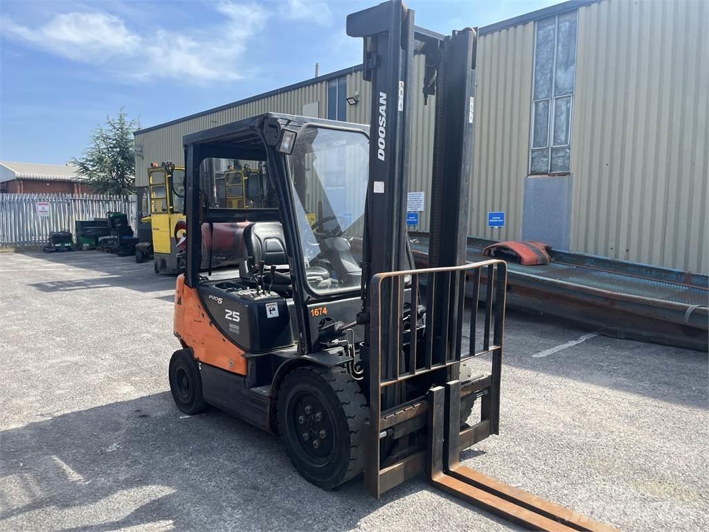 Doosan G25E-5 LPGフォークリフト