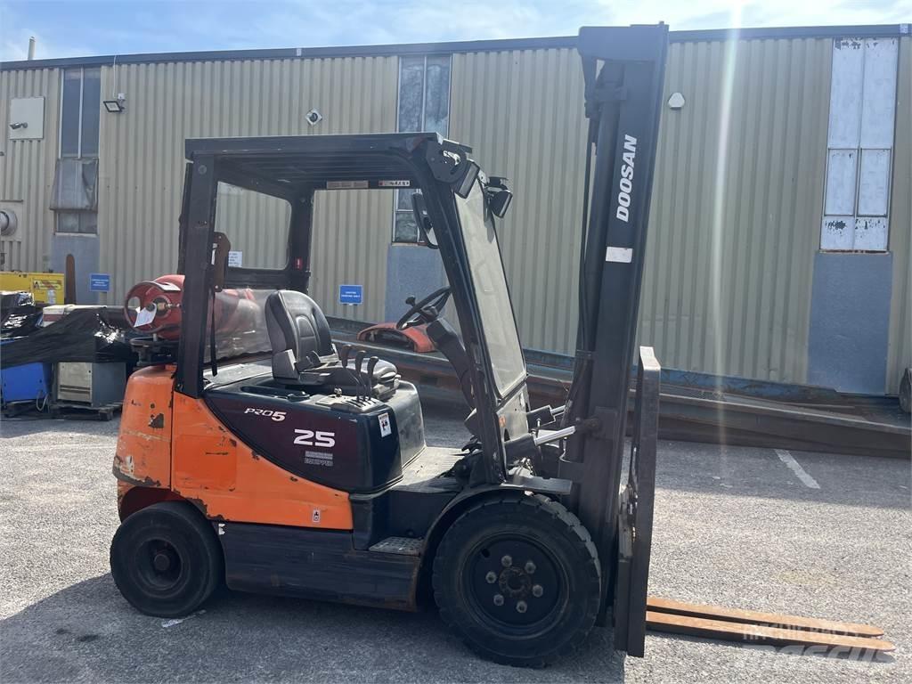 Doosan G25E-5 LPGフォークリフト
