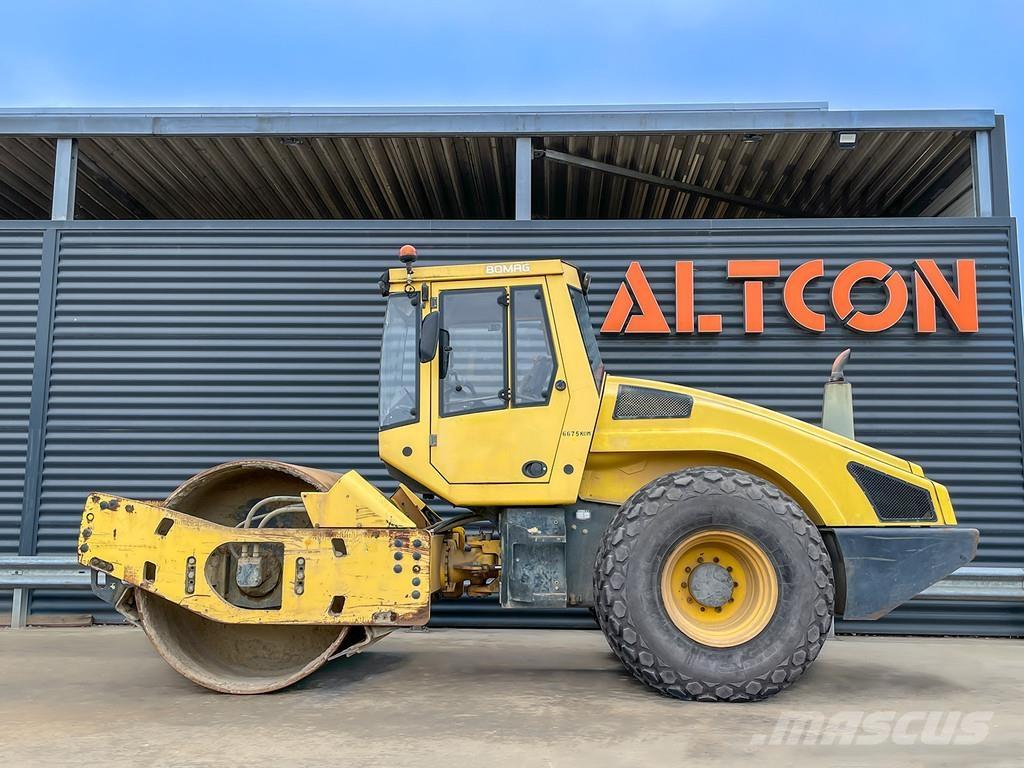 Bomag BW 213 DH-4 振動ローラ