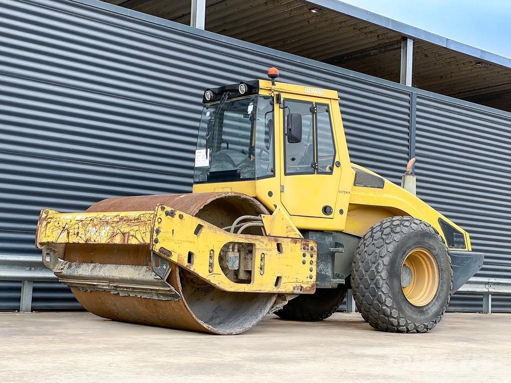Bomag BW 213 DH-4 振動ローラ