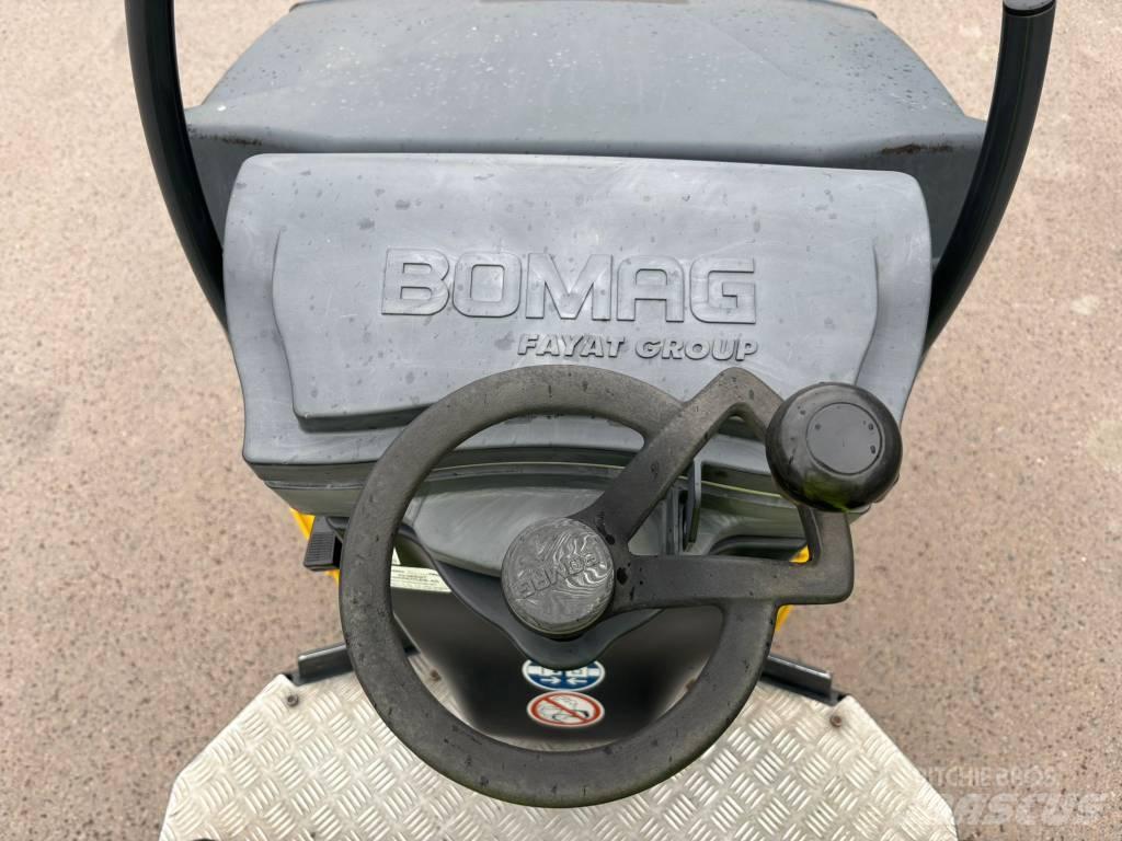Bomag BW120AD-5 タンデムローラ