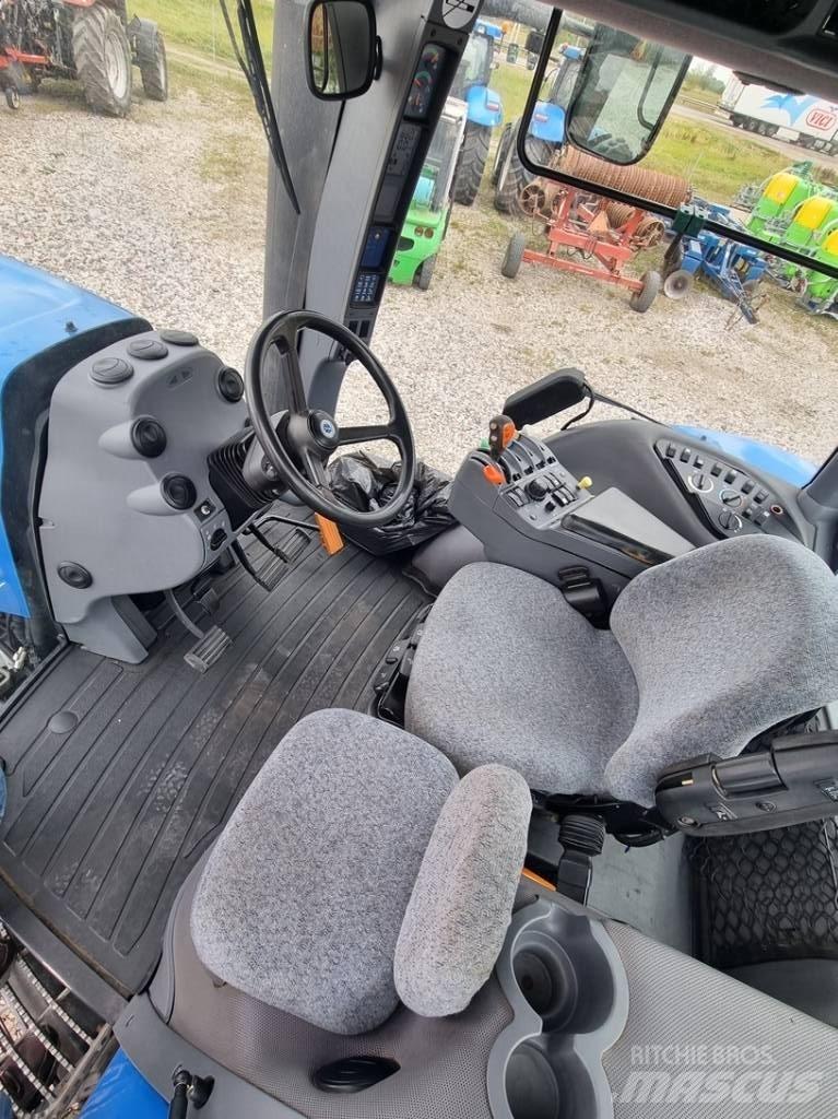 New Holland T 8040 トラクター