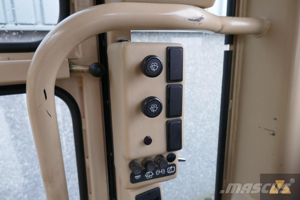 CAT 140H Ex-army モーターグレーダー