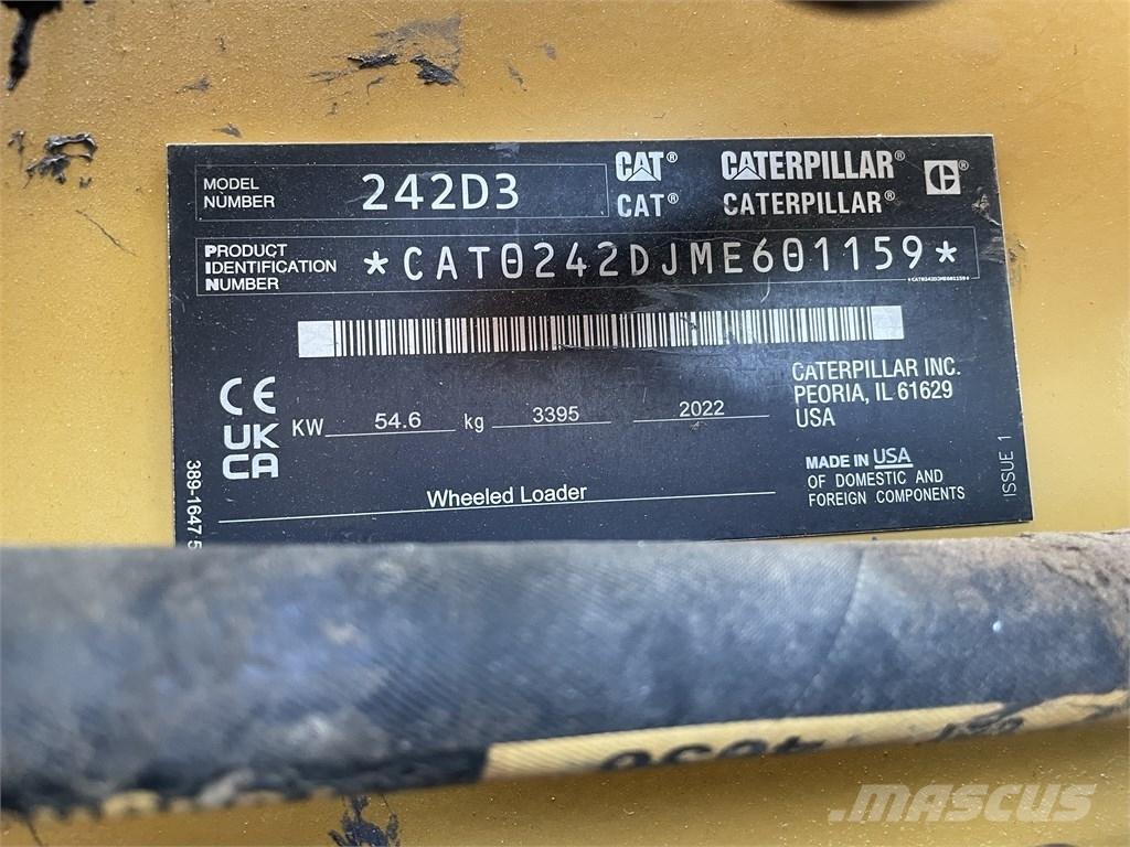 CAT 242D3 スキッドステアローダー