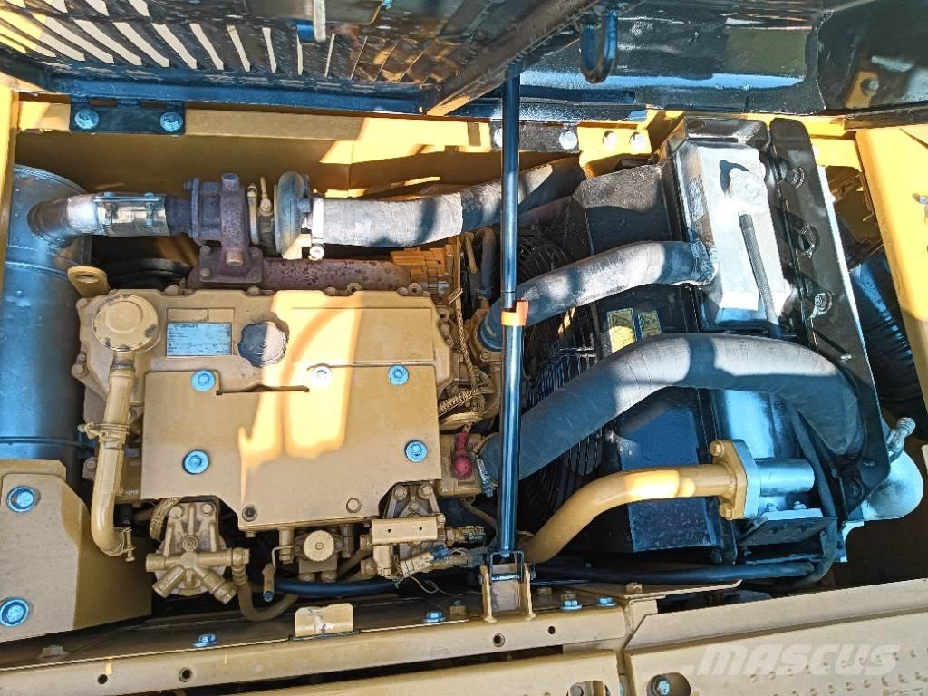 CAT 313 D ホイール式油圧ショベル（パワーショベル・ユンボ・バックホー）