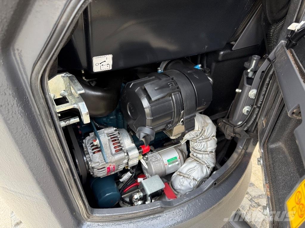 CASE CX 12 D ミニ油圧ショベル 7t以下（ミニユンボ・ミニディガー）