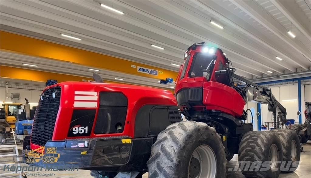 Komatsu 951 ハーベスター