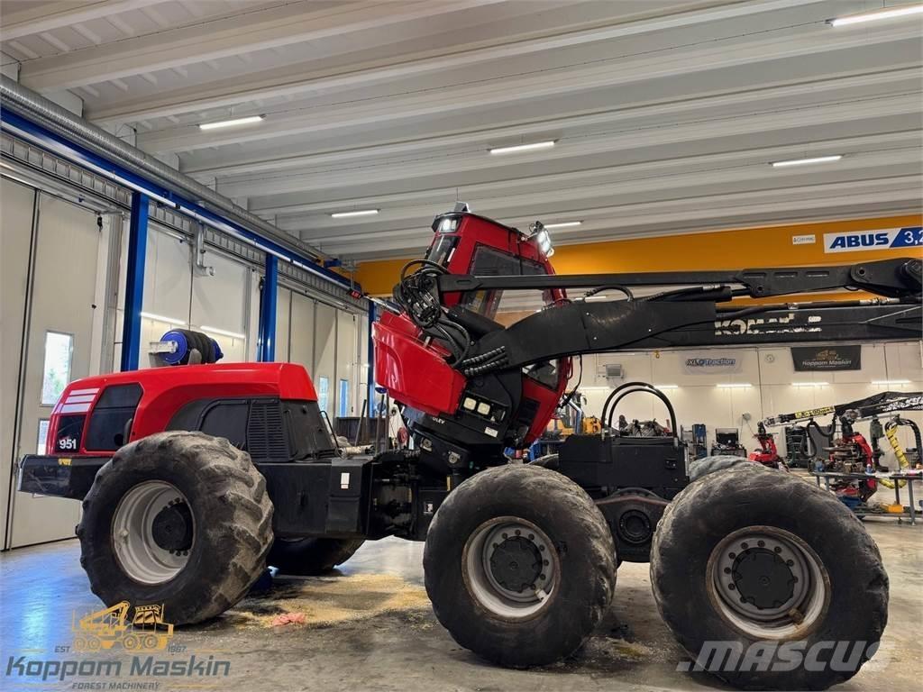 Komatsu 951 ハーベスター