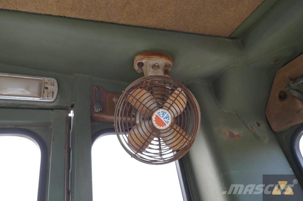 CAT 130G Ex-army モーターグレーダー