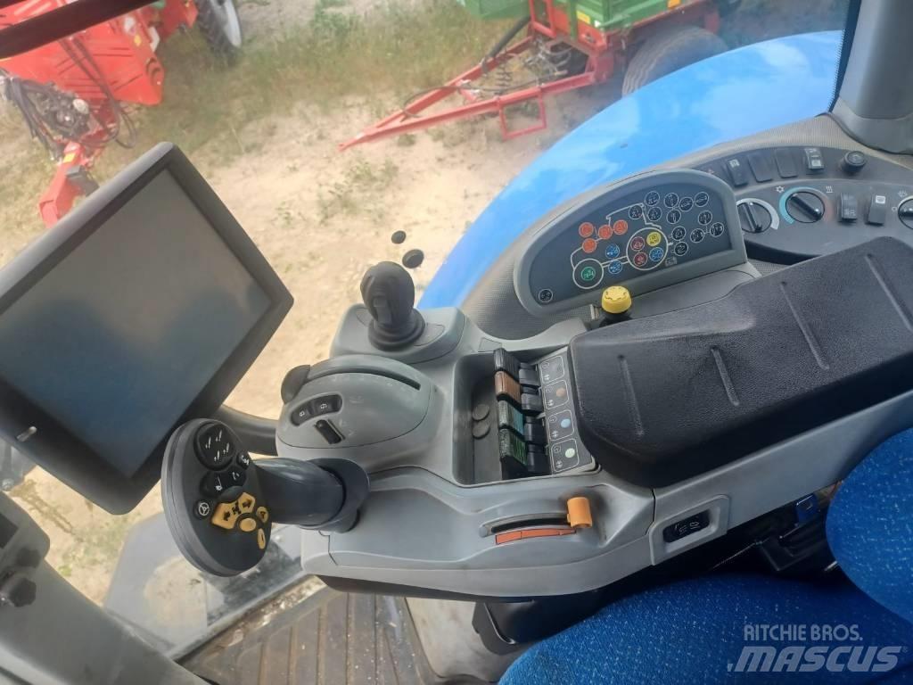 New Holland T 8.390 トラクター