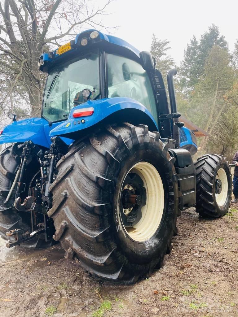 New Holland T 8.390 トラクター