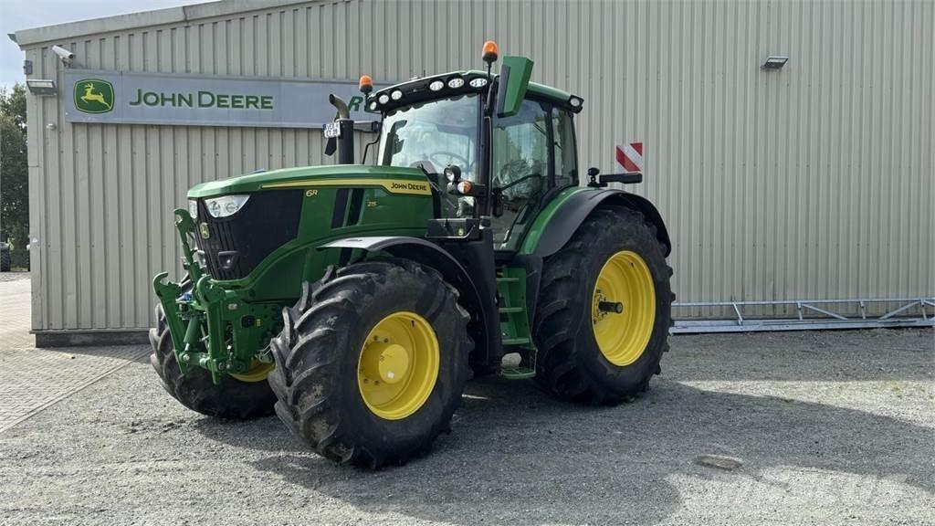 John Deere 6R215 トラクター