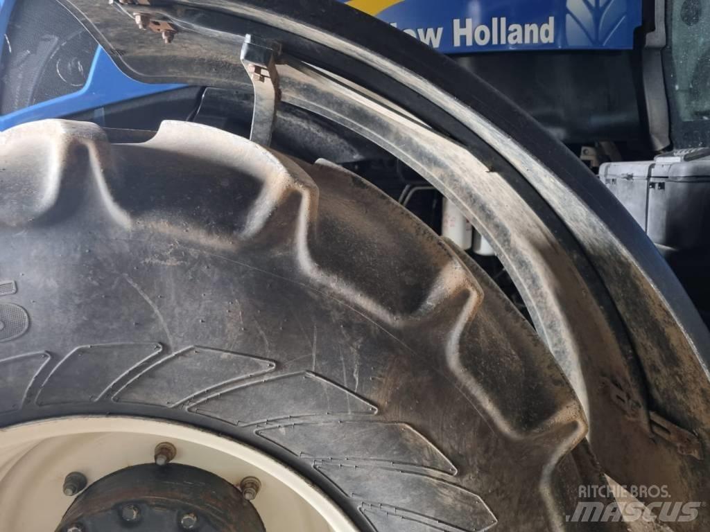 New Holland T 7060 トラクター