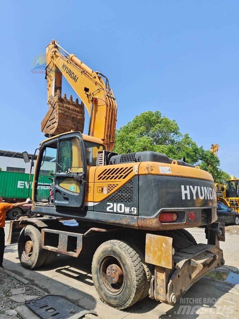 Hyundai R210W-9 ホイール式油圧ショベル（パワーショベル・ユンボ・バックホー）