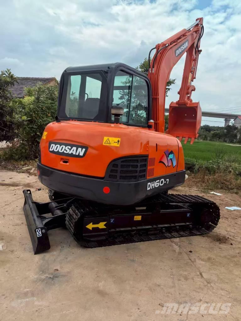 Doosan DH 60 ミニ油圧ショベル 7t以下（ミニユンボ・ミニディガー）