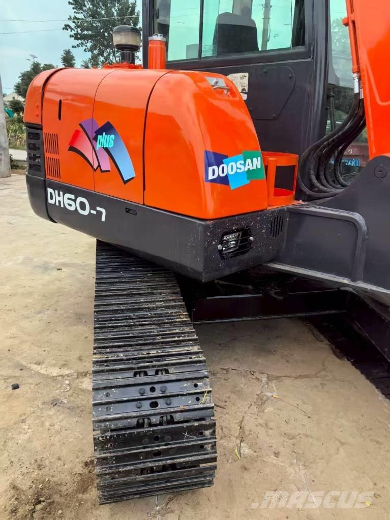 Doosan DH 60 ミニ油圧ショベル 7t以下（ミニユンボ・ミニディガー）
