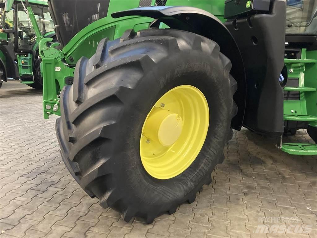 John Deere 6R 215 トラクター
