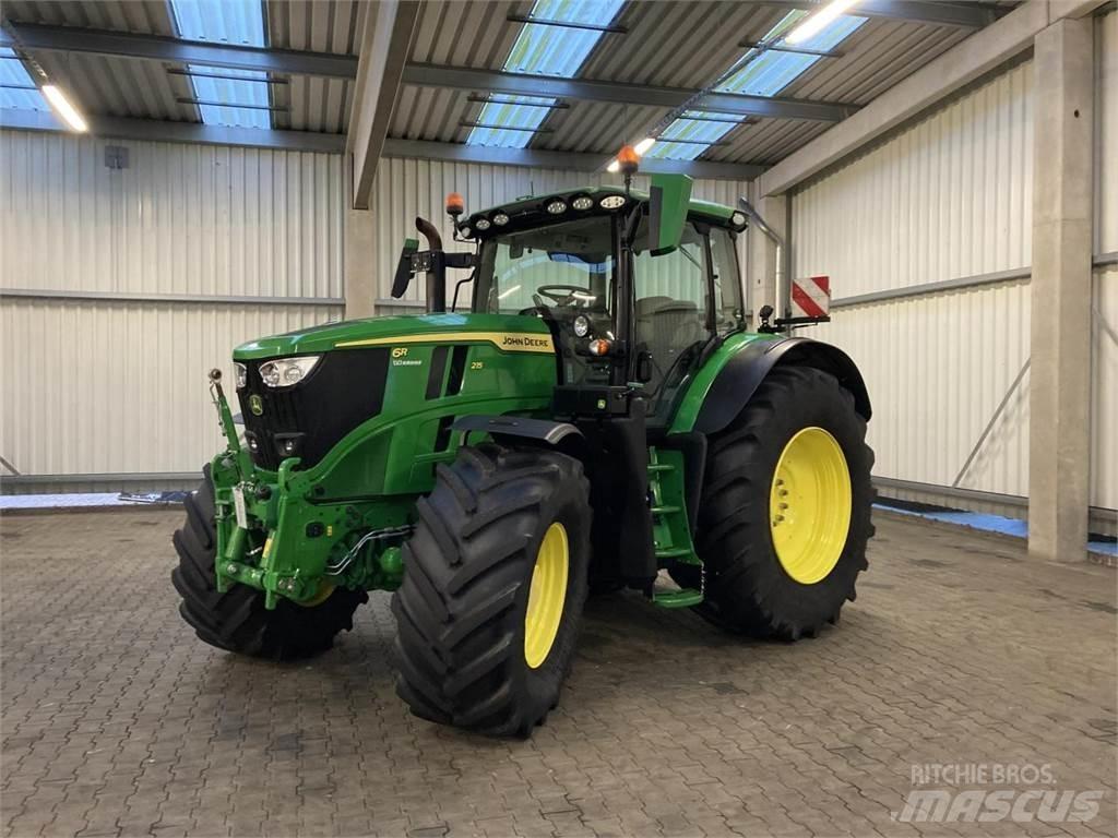 John Deere 6R 215 トラクター