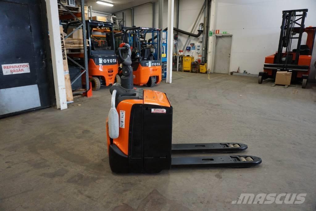 Toyota LPE220 ローリフトとプラットフォーム