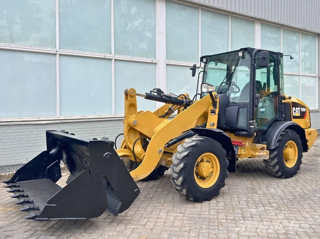 CAT 906 M    2016 ホイールローダー・タイヤショベル