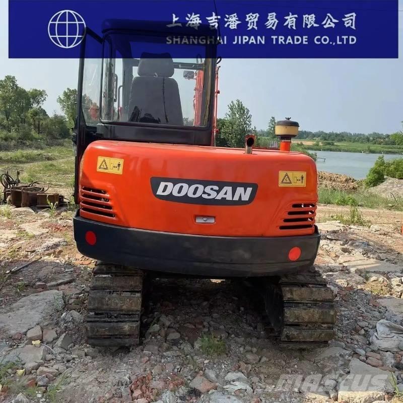 Doosan DH 55 ミニ油圧ショベル 7t以下（ミニユンボ・ミニディガー）