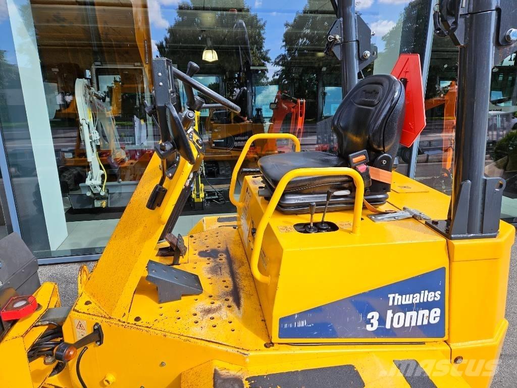 Thwaites 3 tonne サイト　ダンプ