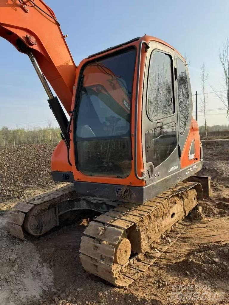 Doosan DX 75-9 C 大型油圧ショベル12t以上（パワーショベル・ユンボ）