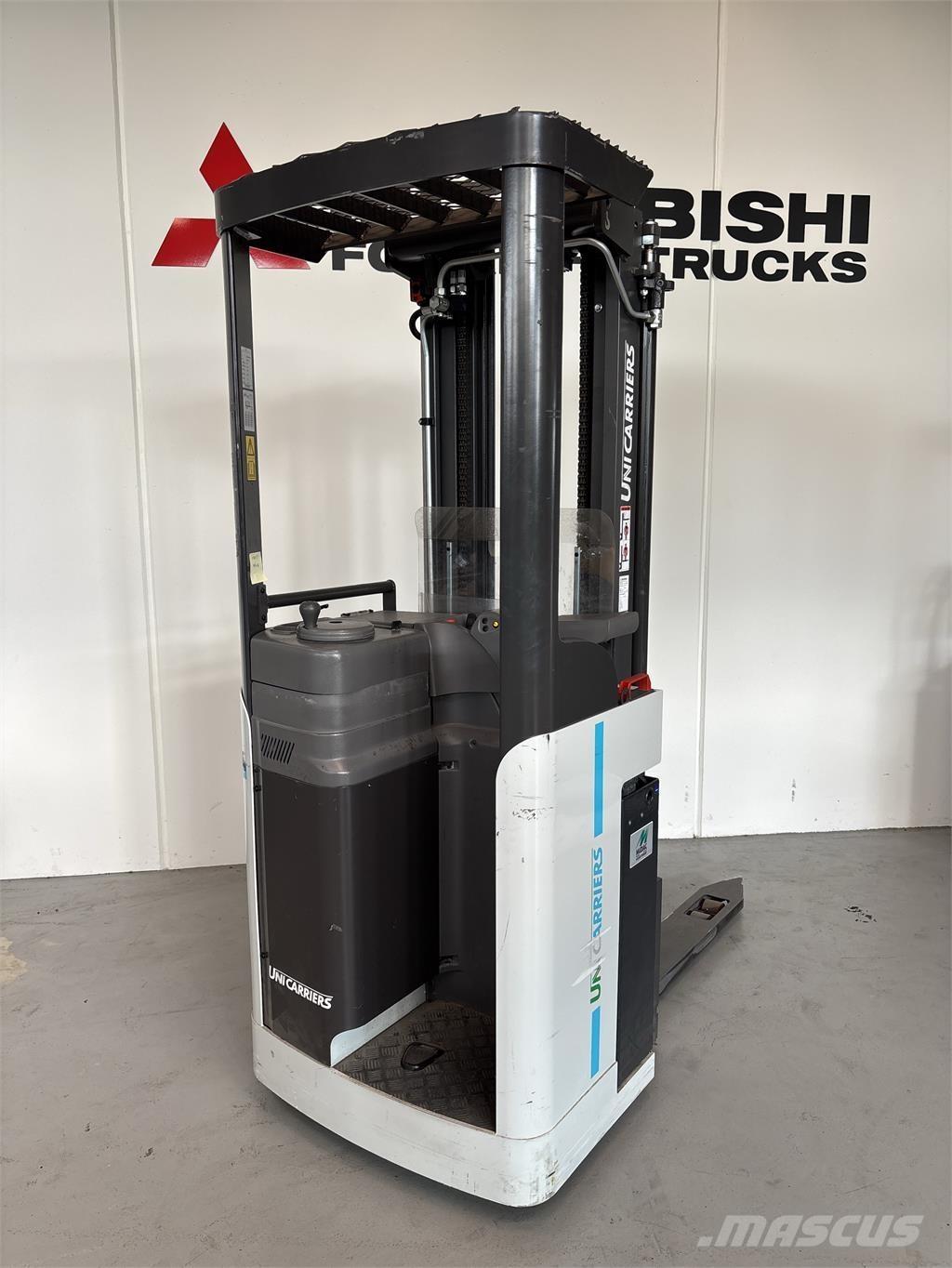 Atlet A160 自走式スタッカー