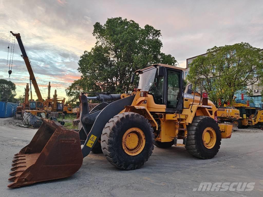 Volvo L 120 ホイールローダー・タイヤショベル