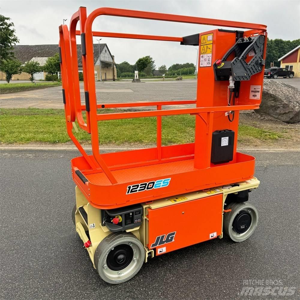 JLG 1230 ES 垂直昇降型リフト