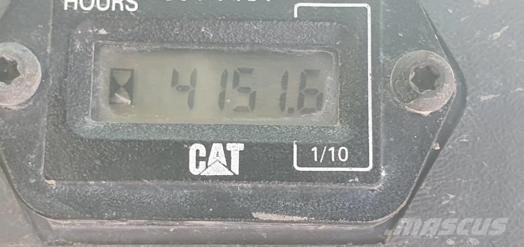CAT 247 B 3 スキッドステアローダー