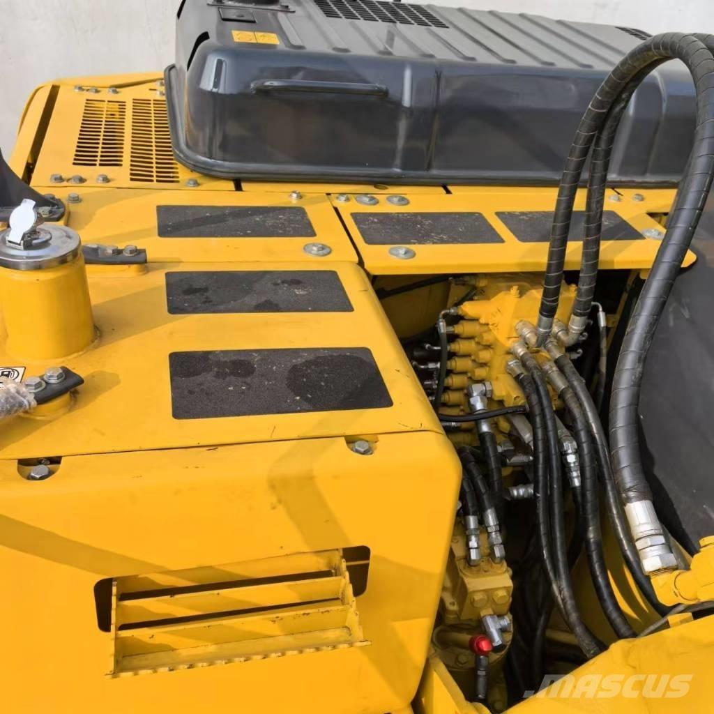 Komatsu PC 130 中型油圧ショベル 7ｔ-12ｔ（ユンボ・パワーショベル・バックホー）
