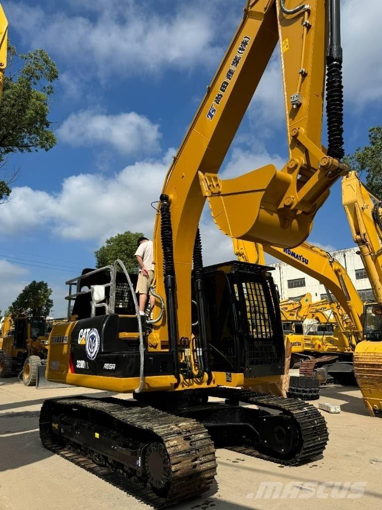 CAT CAT320D 中型油圧ショベル 7ｔ-12ｔ（ユンボ・パワーショベル・バックホー）