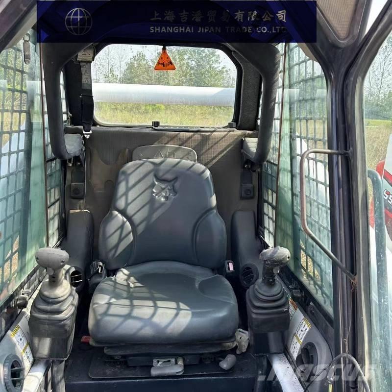 Bobcat S 330 スキッドステアローダー