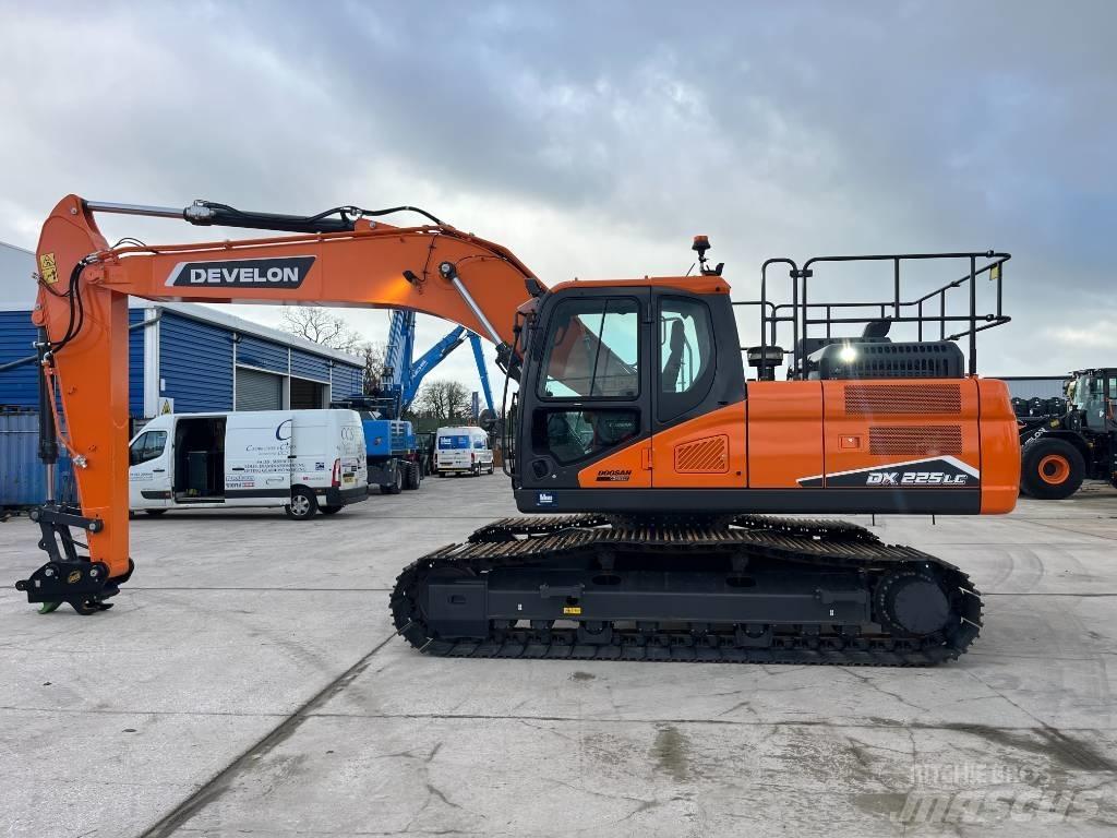 Develon DX 225 LC-7 大型油圧ショベル12t以上（パワーショベル・ユンボ）