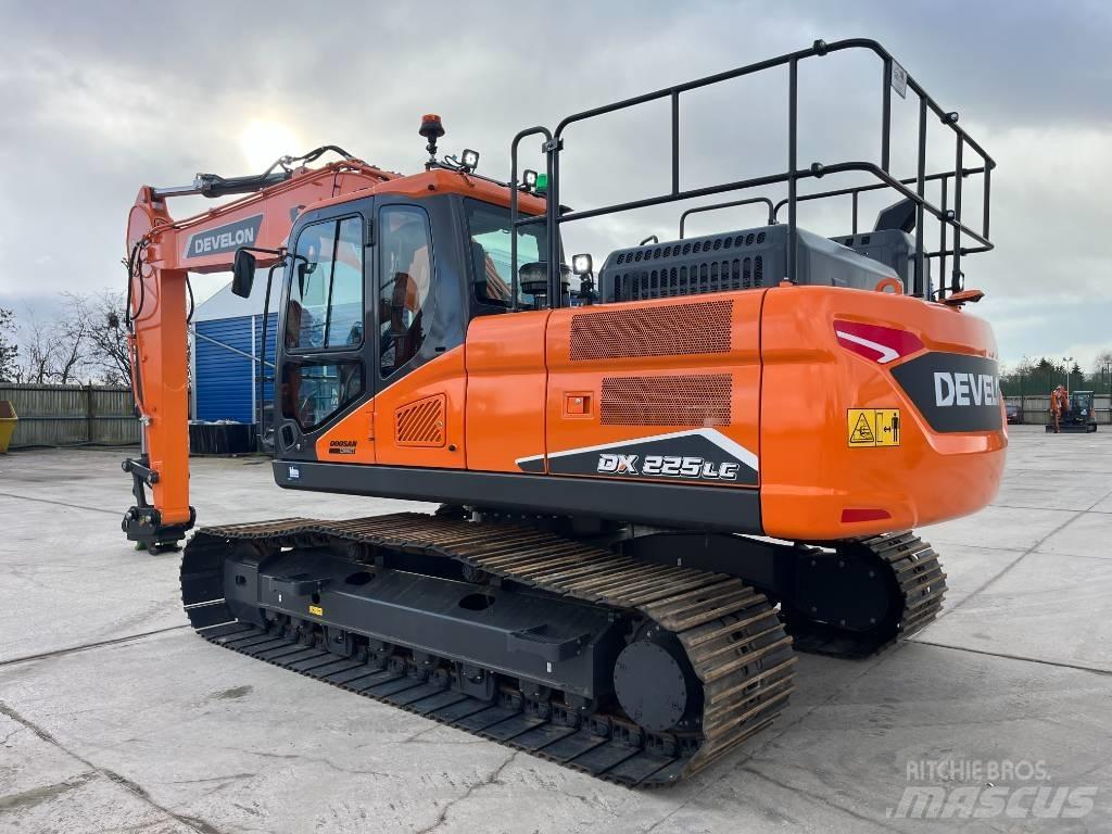 Develon DX 225 LC-7 大型油圧ショベル12t以上（パワーショベル・ユンボ）