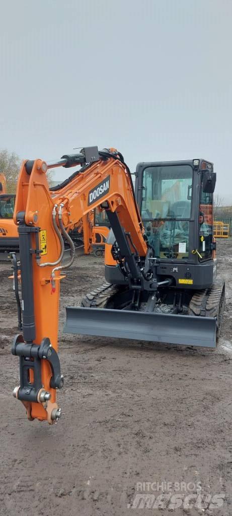 Doosan DX 50 Z 大型油圧ショベル12t以上（パワーショベル・ユンボ）