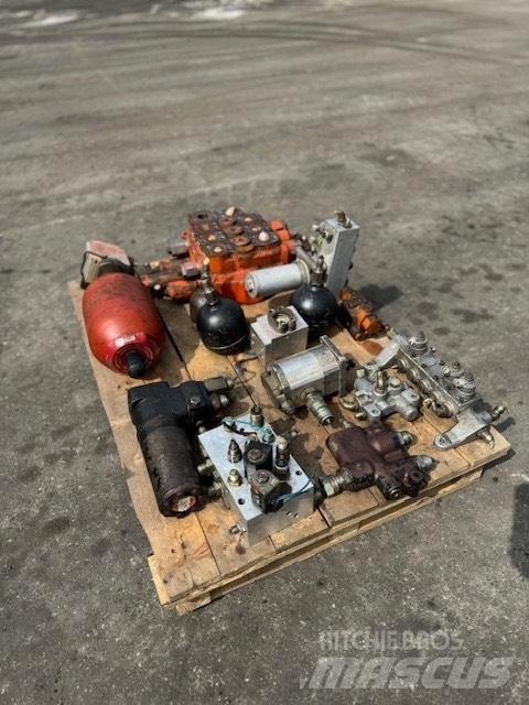 Daewoo Mega 300 V 油圧機
