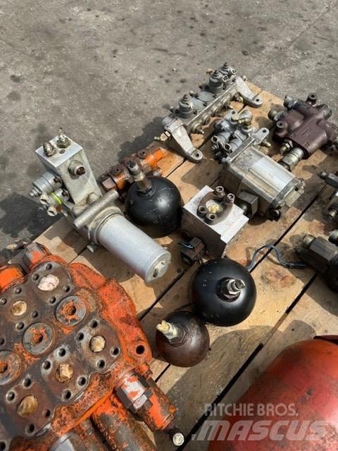 Daewoo Mega 300 V 油圧機