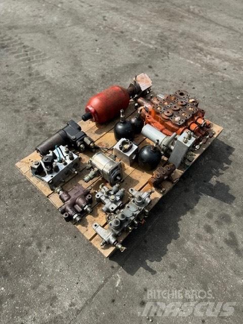 Daewoo Mega 300 V 油圧機