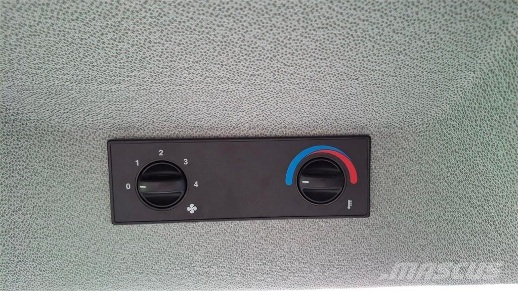 CLAAS Elios 210 トラクター