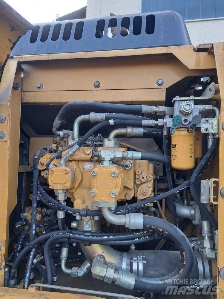 CAT 319 C LN 大型油圧ショベル12t以上（パワーショベル・ユンボ）