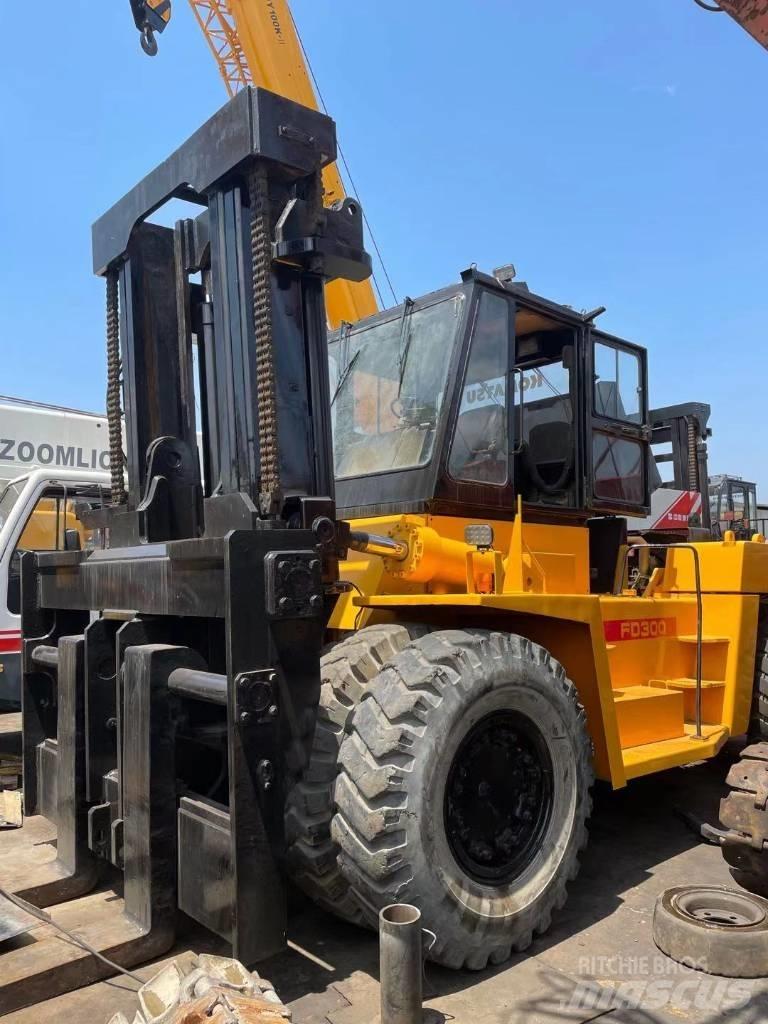 Komatsu 30 Ton ディーゼル・軽油